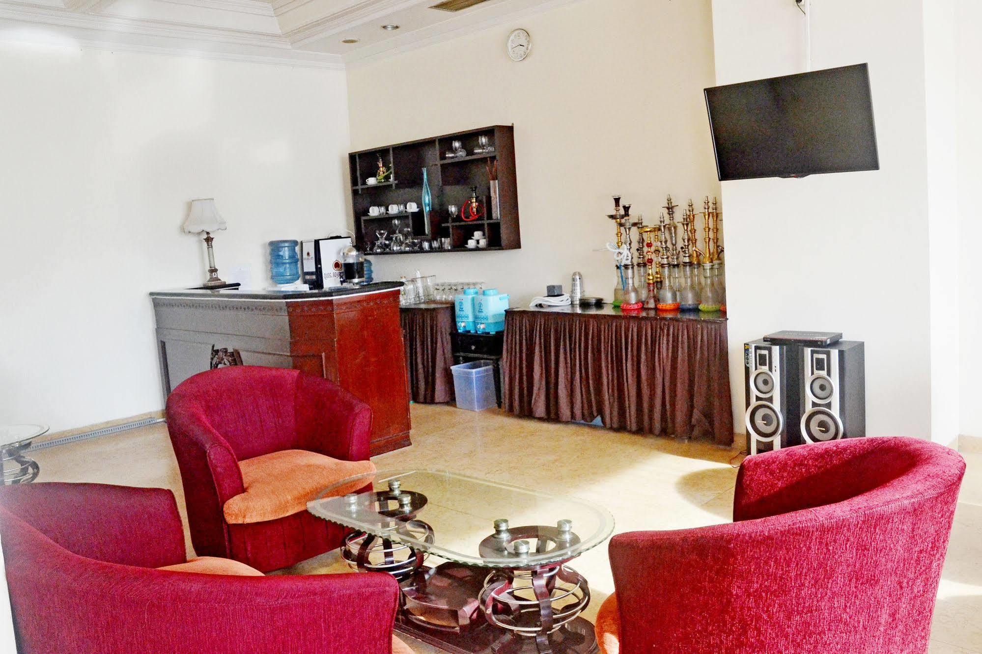 Zen Rooms Sultan Iskandar Muda สุราบายา ภายนอก รูปภาพ
