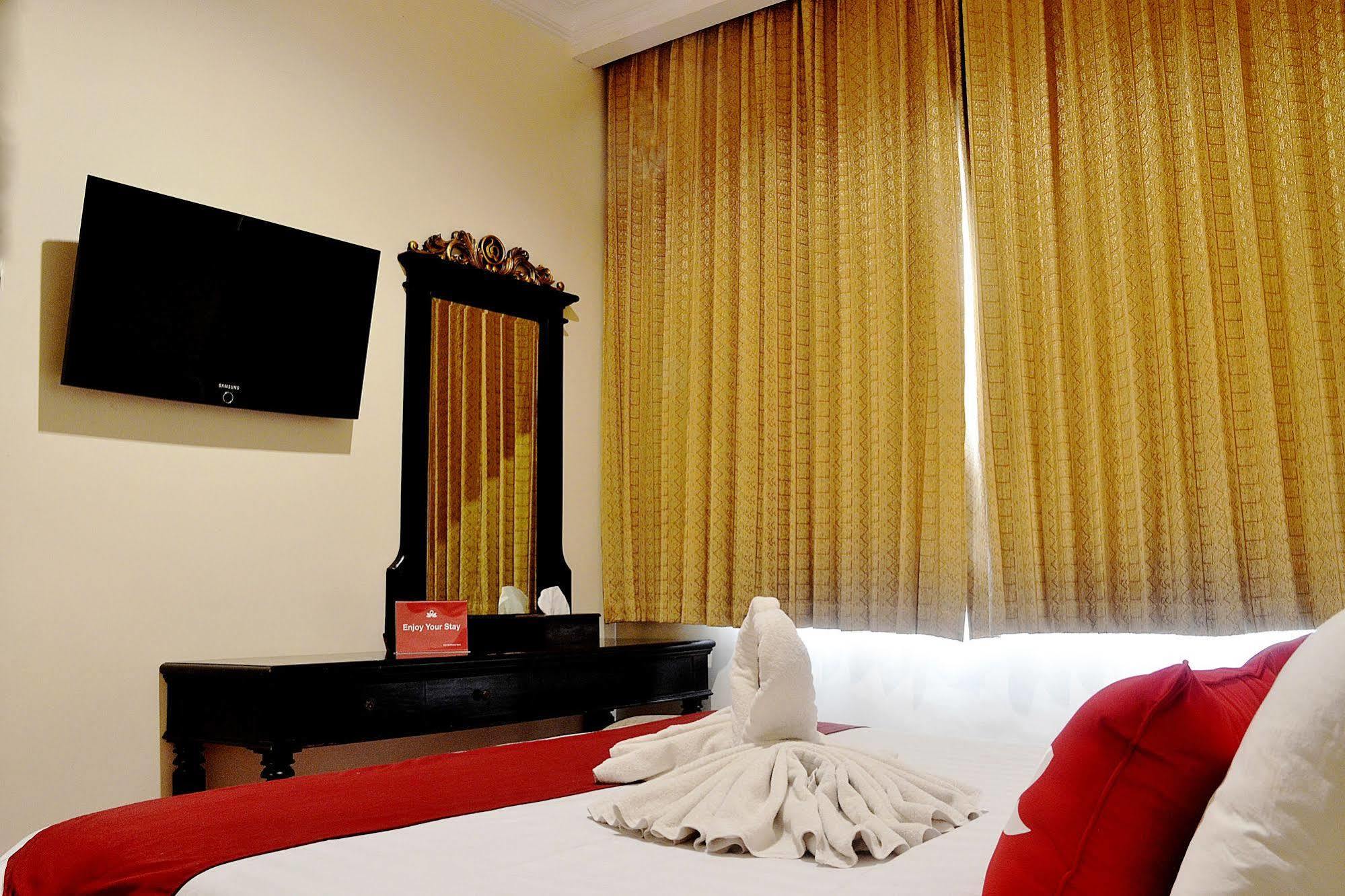 Zen Rooms Sultan Iskandar Muda สุราบายา ภายนอก รูปภาพ