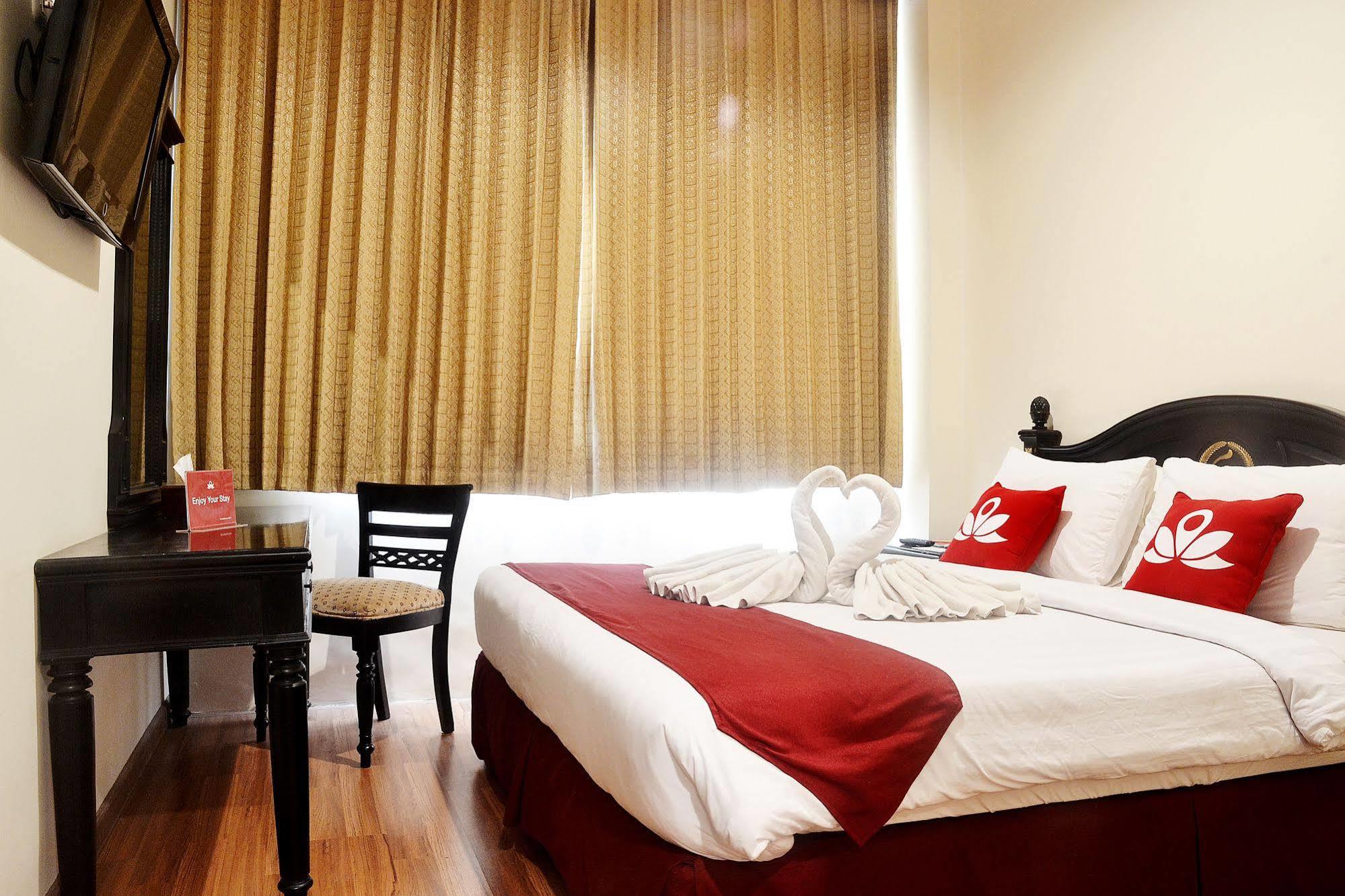 Zen Rooms Sultan Iskandar Muda สุราบายา ภายนอก รูปภาพ