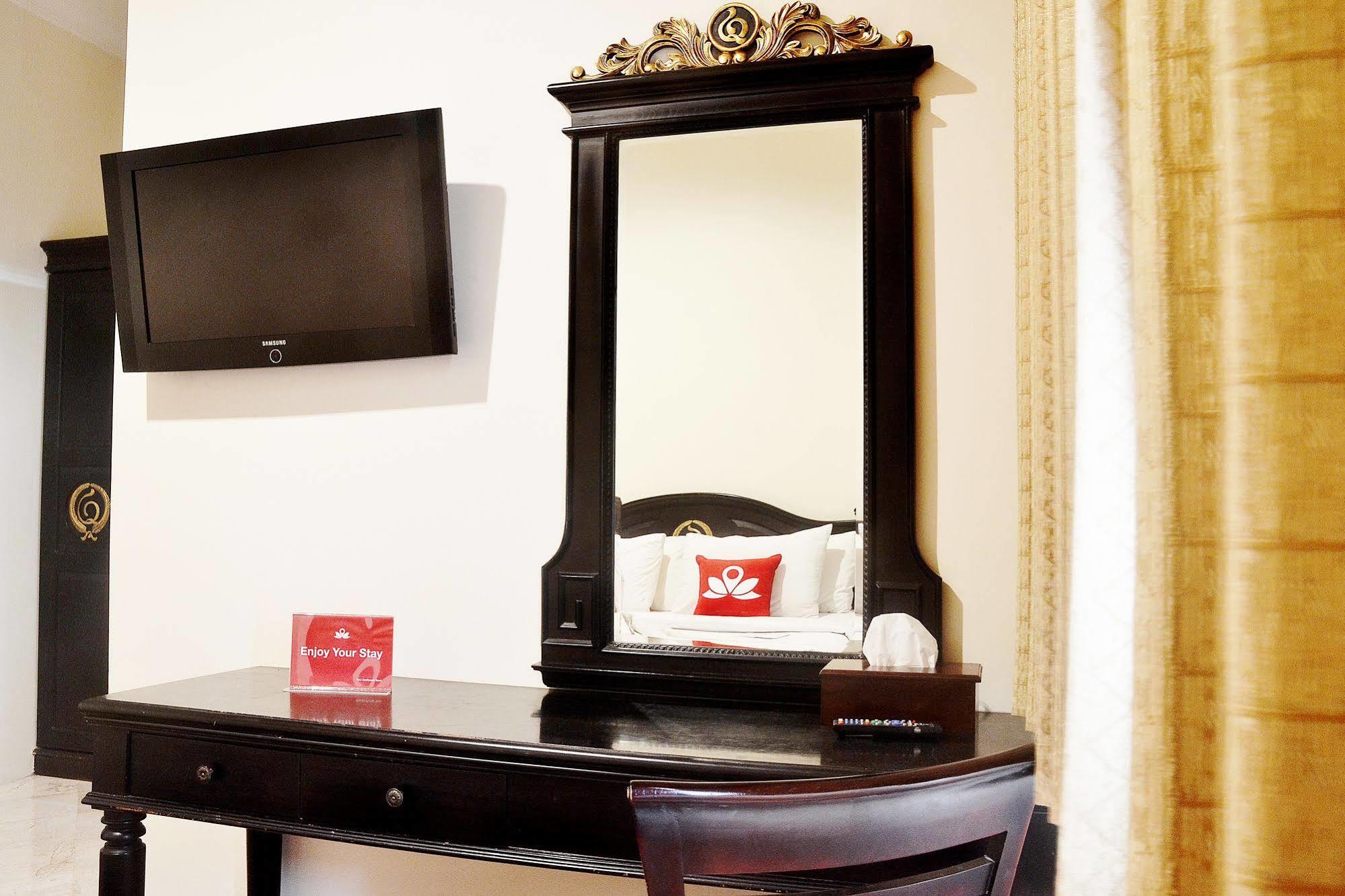 Zen Rooms Sultan Iskandar Muda สุราบายา ภายนอก รูปภาพ