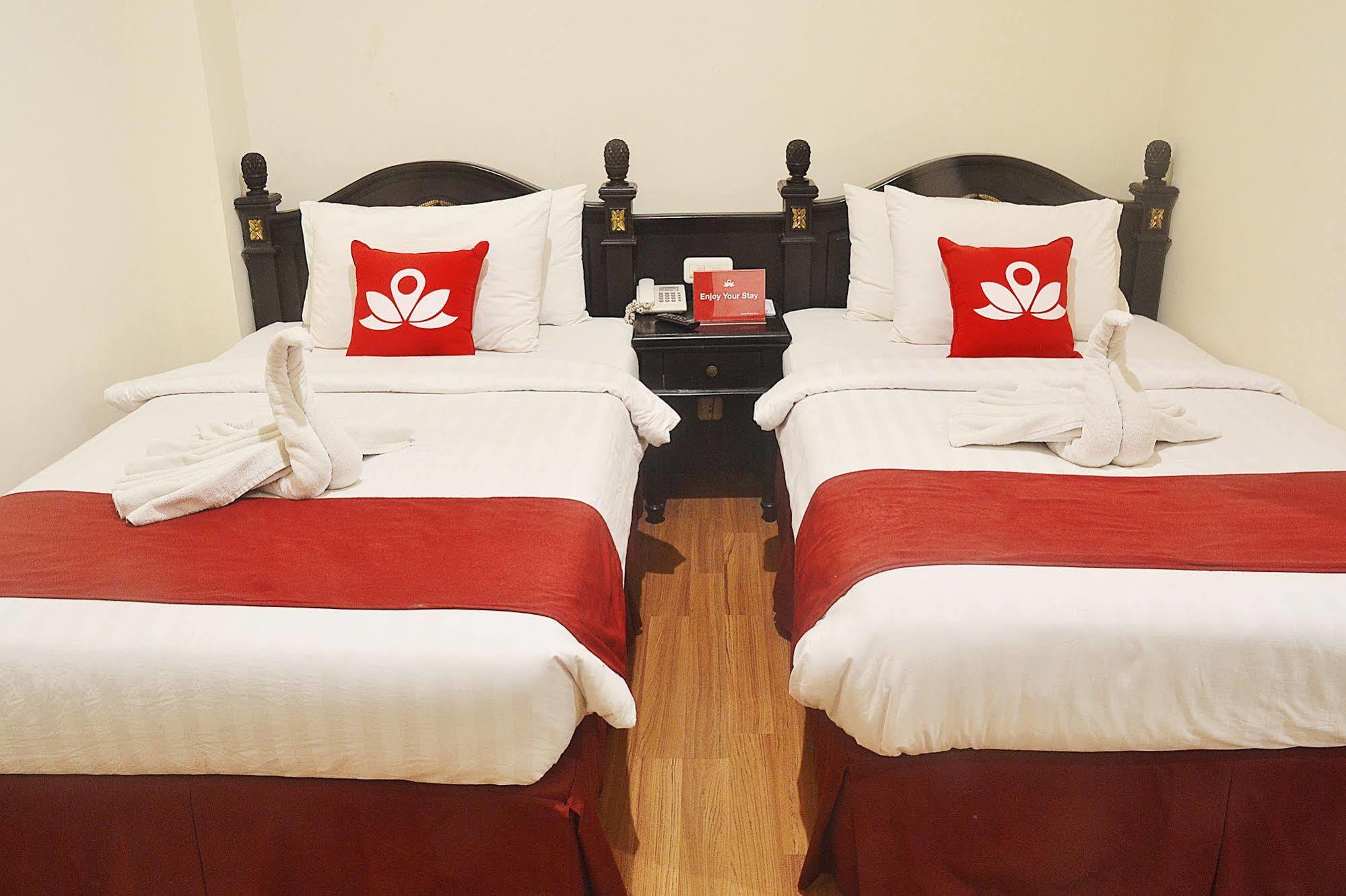 Zen Rooms Sultan Iskandar Muda สุราบายา ภายนอก รูปภาพ