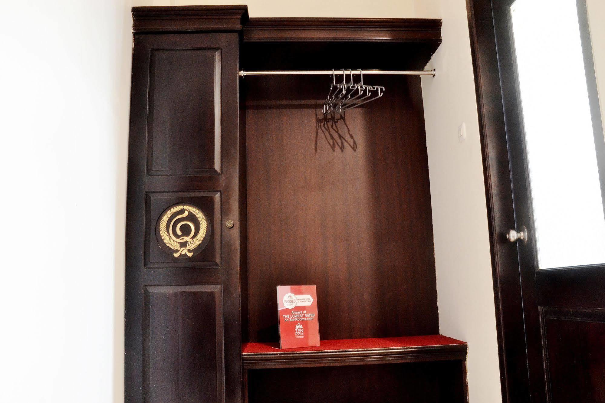 Zen Rooms Sultan Iskandar Muda สุราบายา ภายนอก รูปภาพ