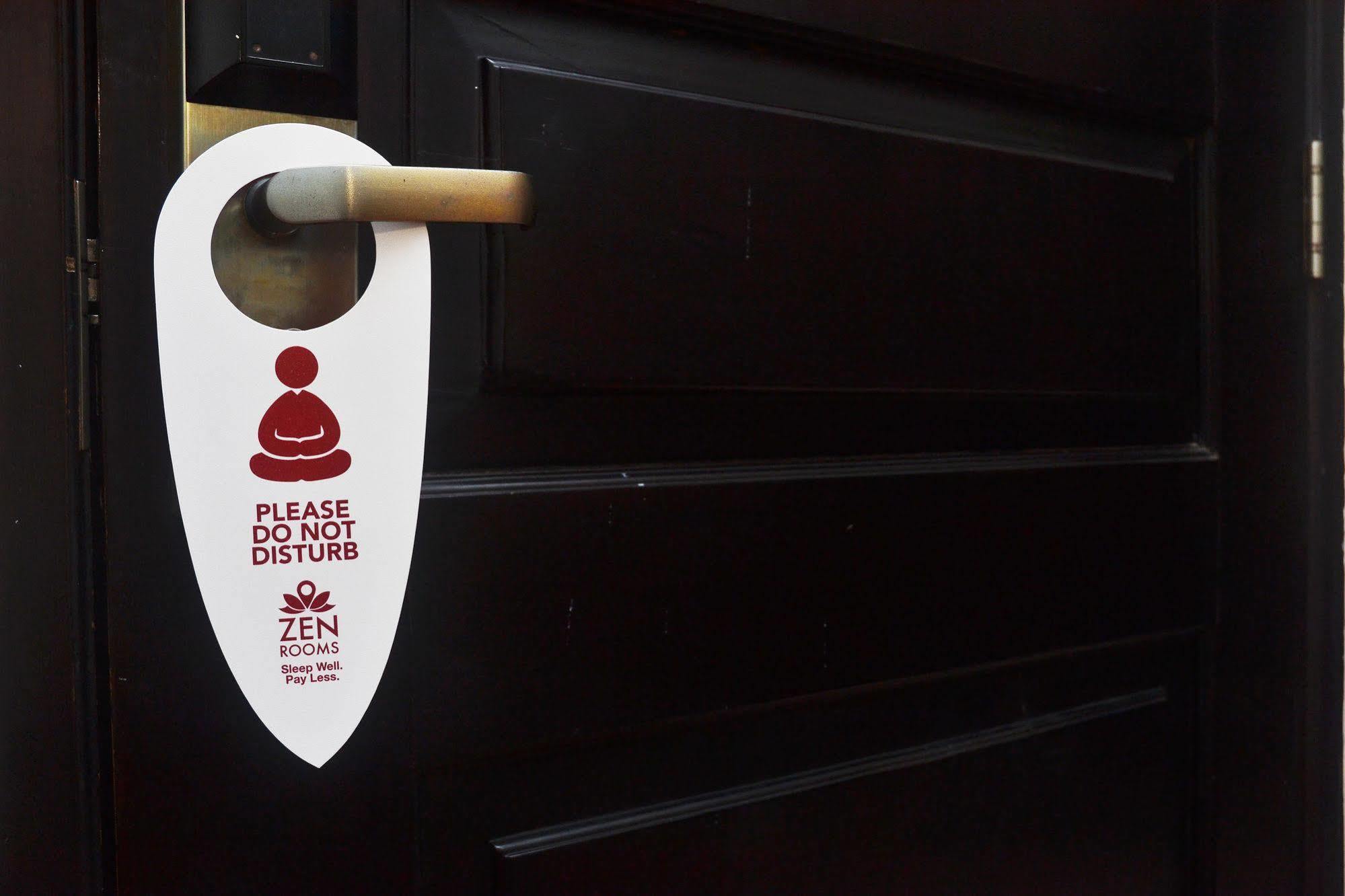 Zen Rooms Sultan Iskandar Muda สุราบายา ภายนอก รูปภาพ